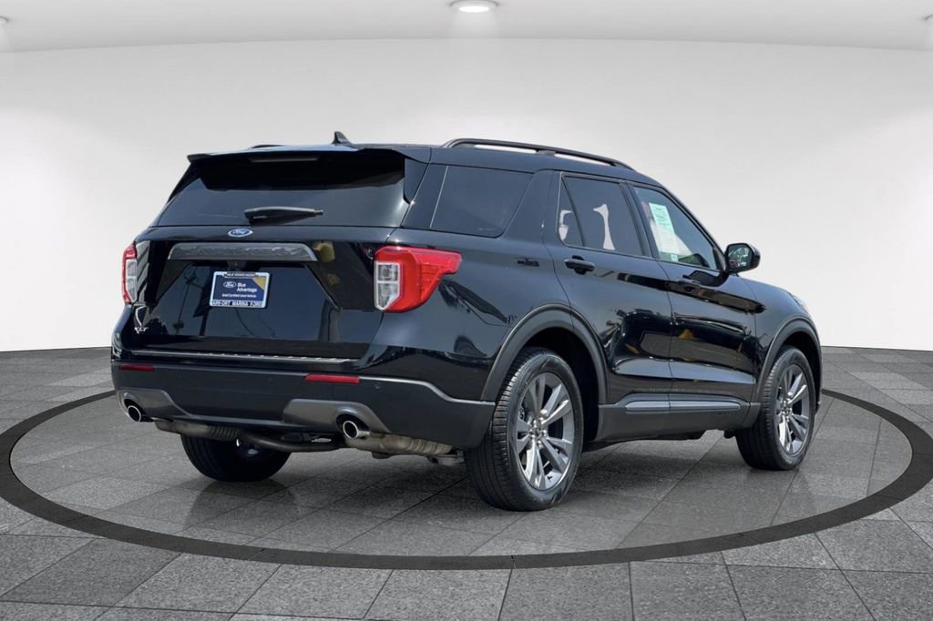 Certified 2023 Ford Explorer XLT w/ Equipment Group 202A RWD image 5