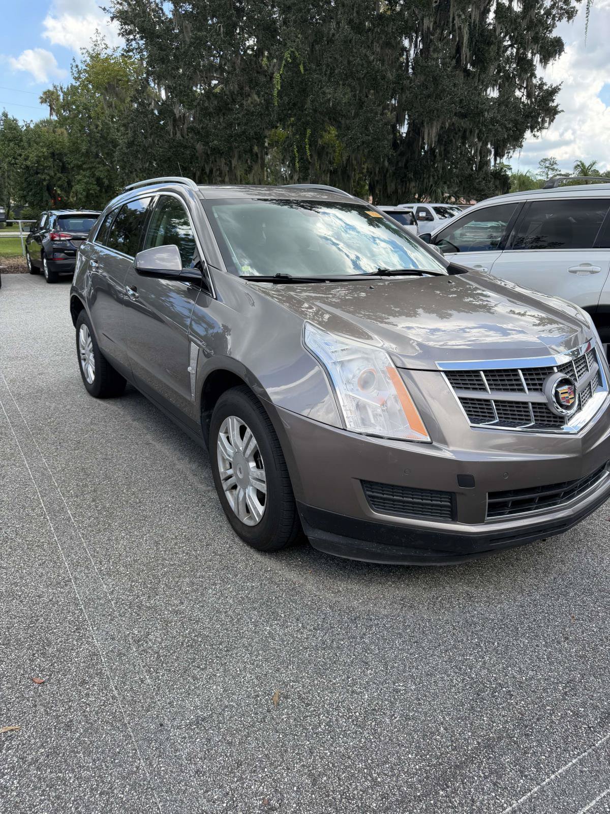 Used 2012 Cadillac SRX Luxury FWD image 2