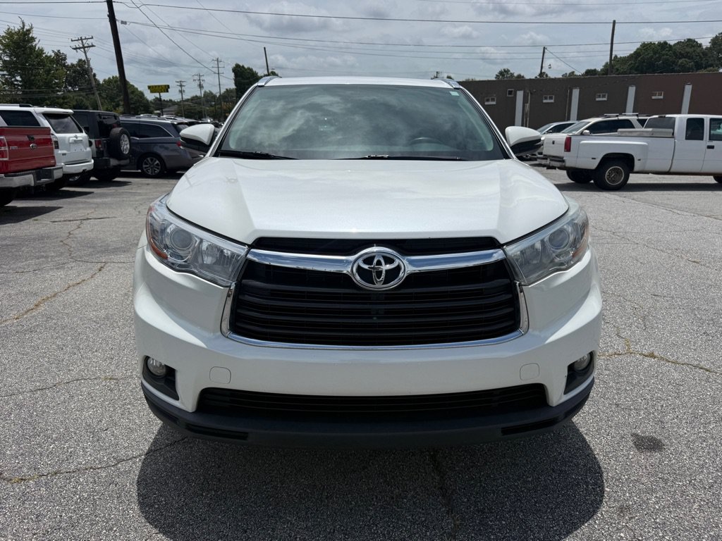 Used 2016 Toyota Highlander XLE FWD image 2