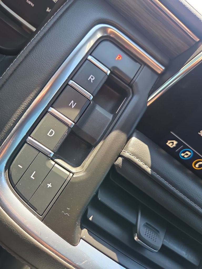 Certified 2021 Chevrolet Suburban Z71 w/ Z71 Signature Package AWD/4WD image 23