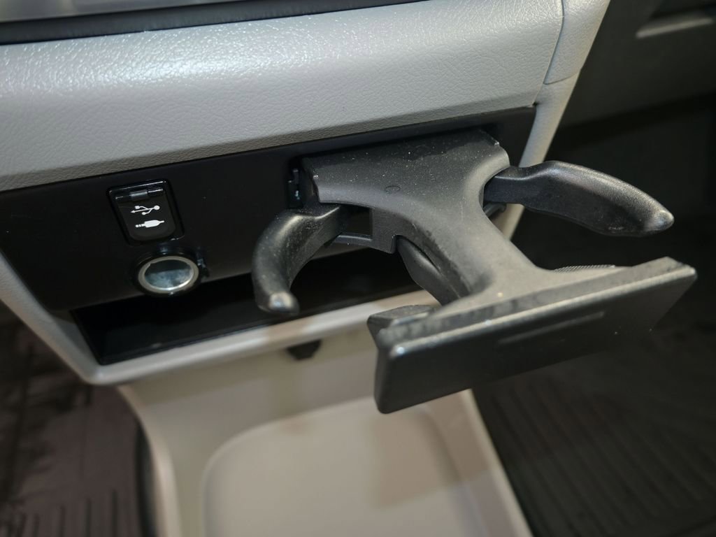 Used 2015 Toyota Sienna LE image 21