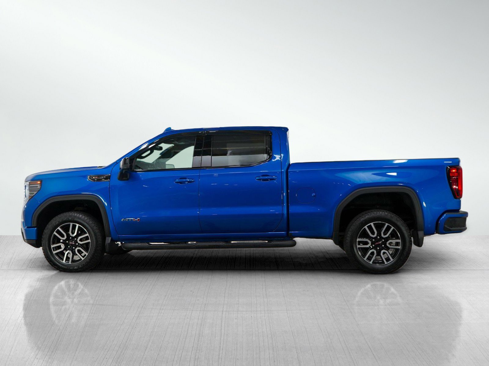 Used 2022 GMC Sierra 1500 AT4 w/ AT4 Preferred Package image 3