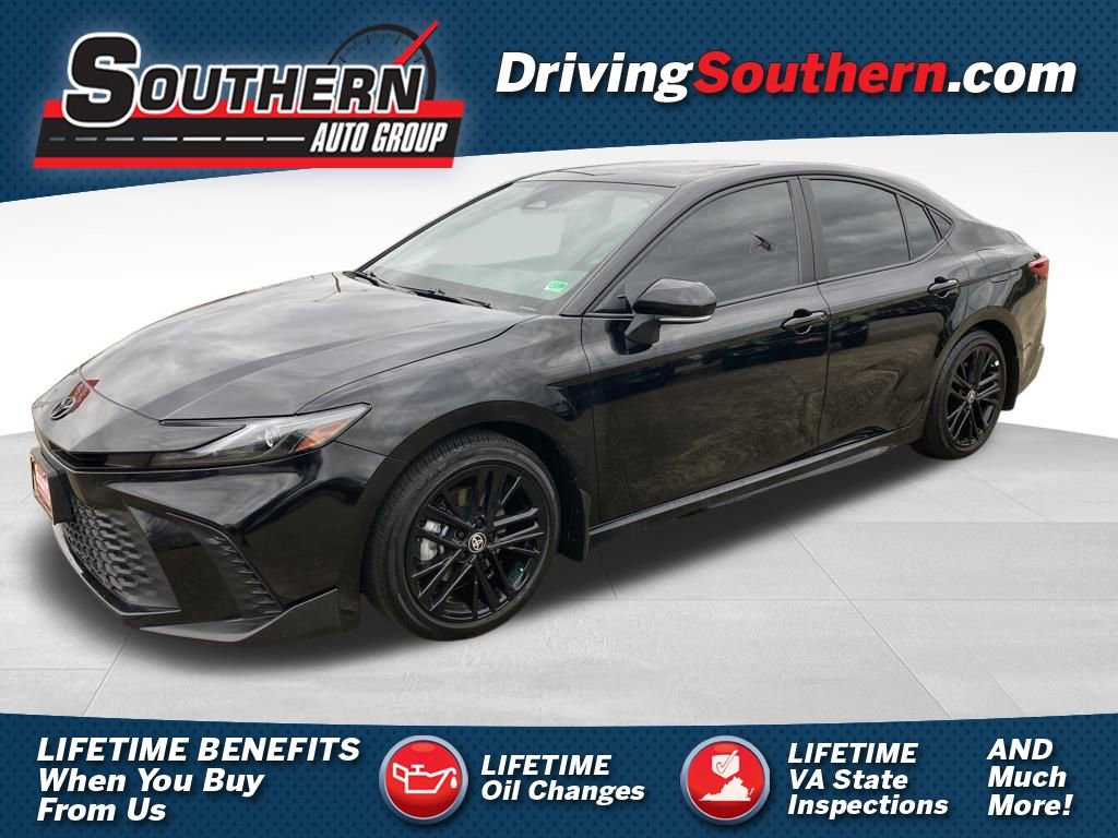 Used 2025 Toyota Camry SE image 1