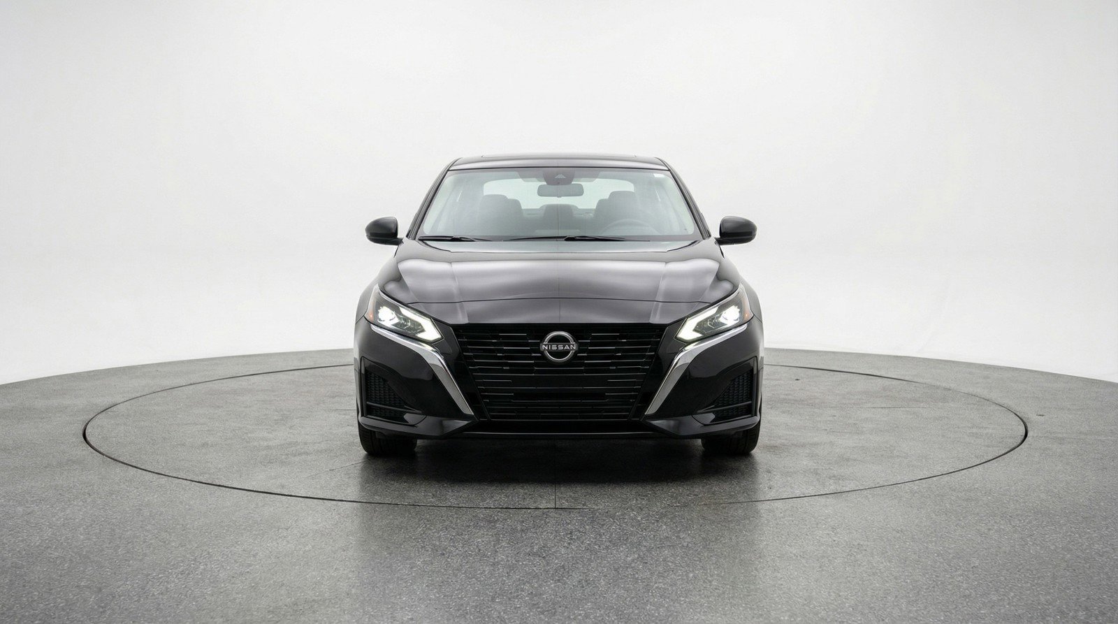 Used 2025 Nissan Altima 2.5 SV image 2