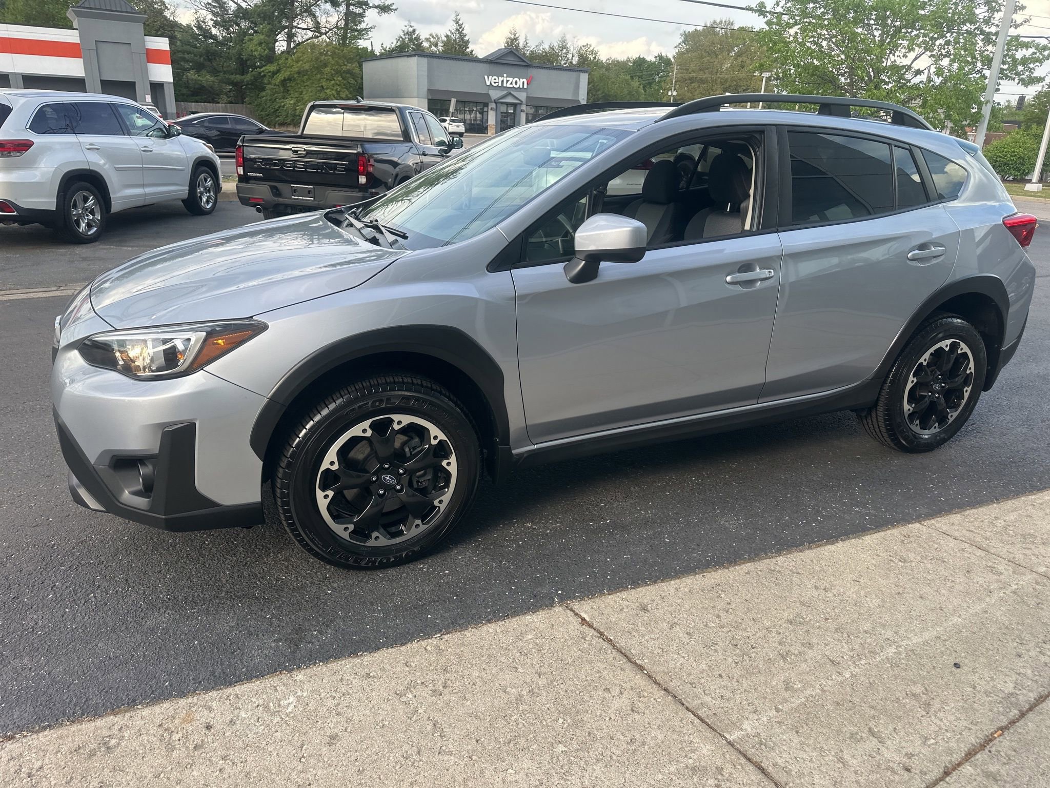 Used 2022 Subaru Crosstrek 2.0i Premium w/ Moonroof Package image 8