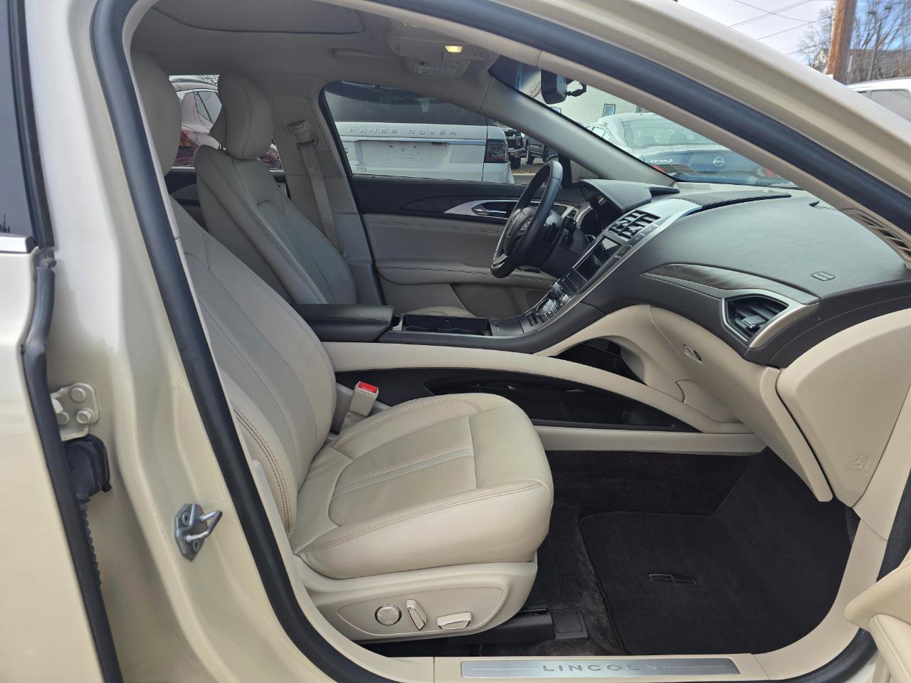 Used 2018 Lincoln MKZ Select w/ Select Plus Package AWD/4WD image 17