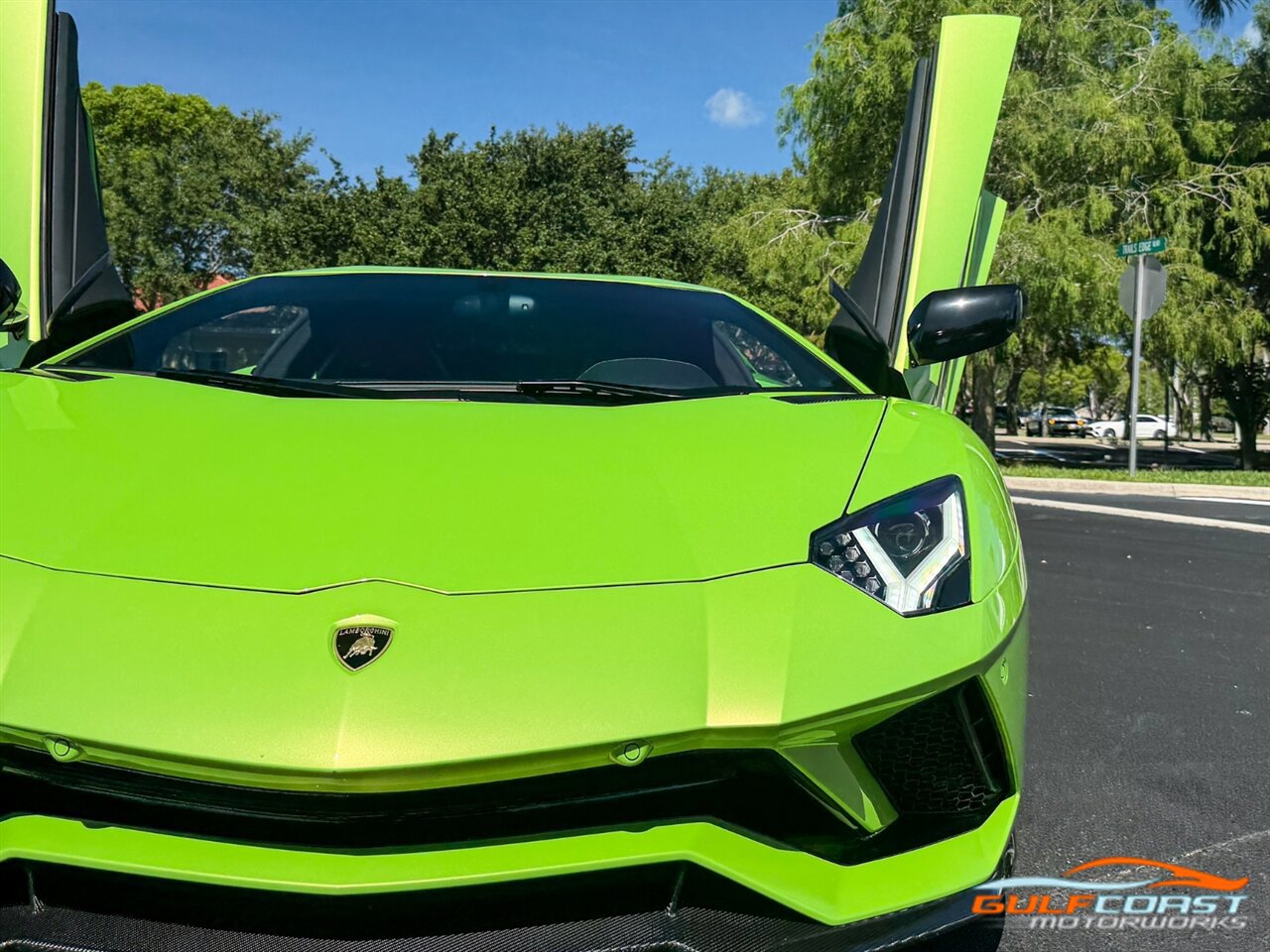 Used 2018 Lamborghini Aventador S AWD/4WD image 3