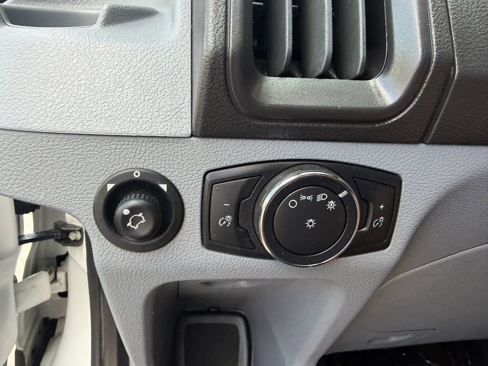 Used 2017 Ford Transit 350 XLT RWD image 28