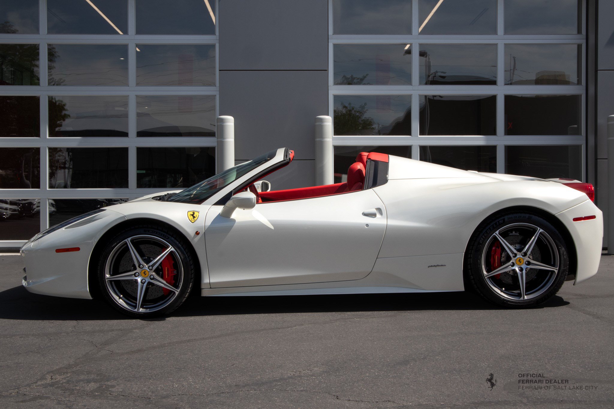 Used 2012 Ferrari 458 Spider RWD image 2