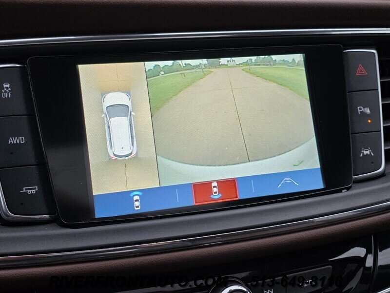 Used 2018 Buick Enclave Avenir w/ Avenir Technology Package AWD/4WD image 17