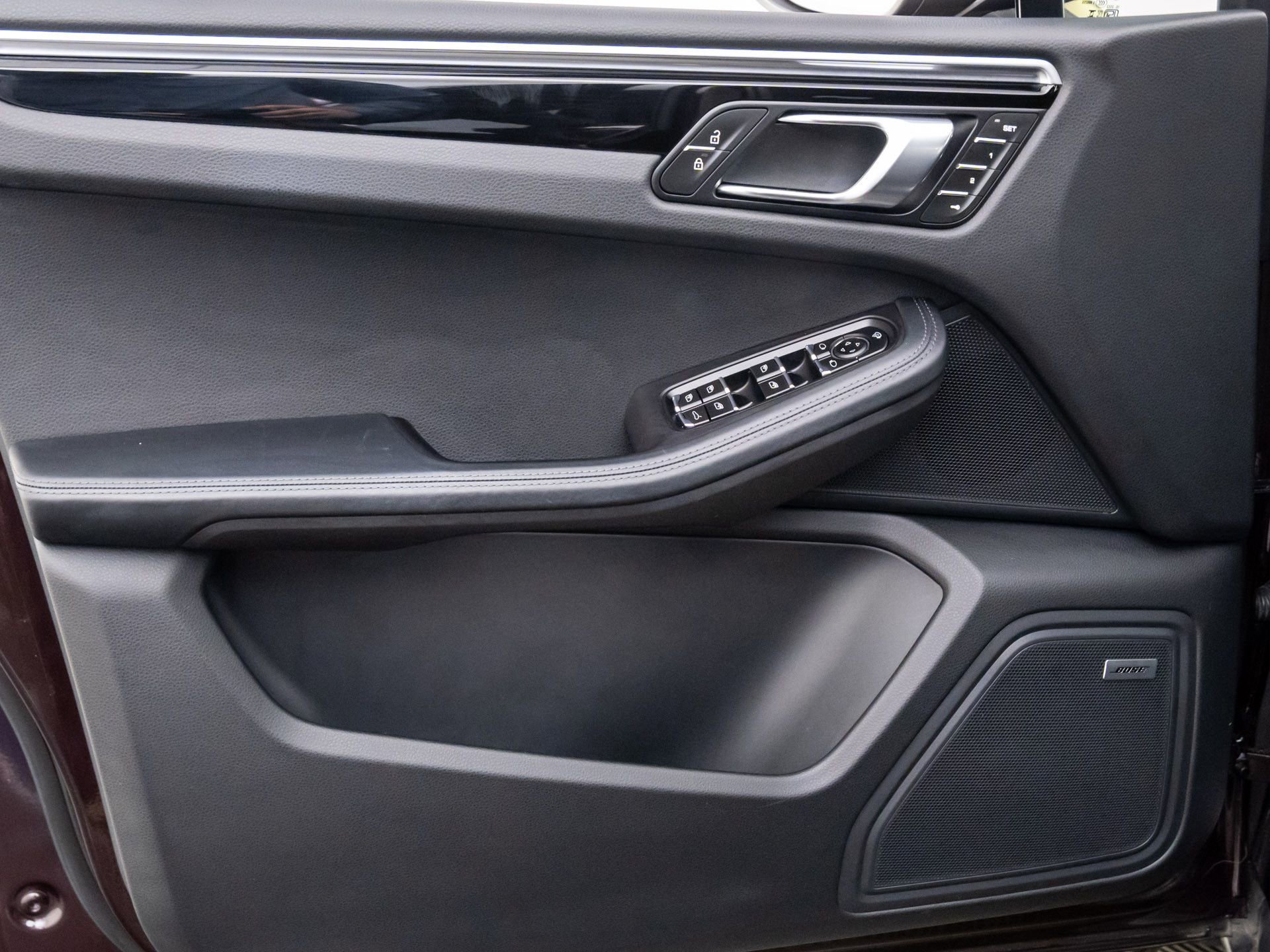 Certified 2024 Porsche Macan Turbo image 14