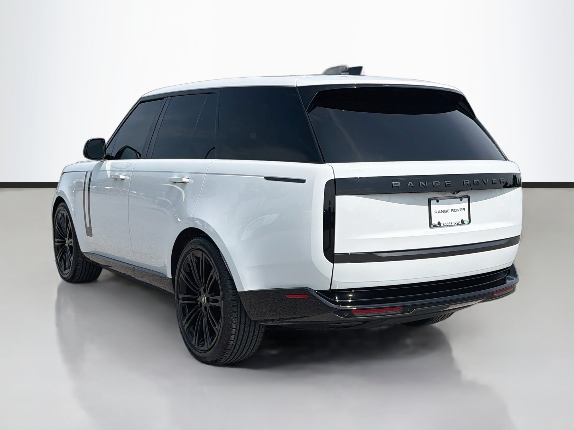 Used 2025 Land Rover Range Rover SE AWD/4WD image 3
