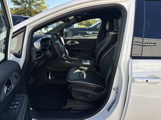New 2026 Chrysler Pacifica Limited image 11