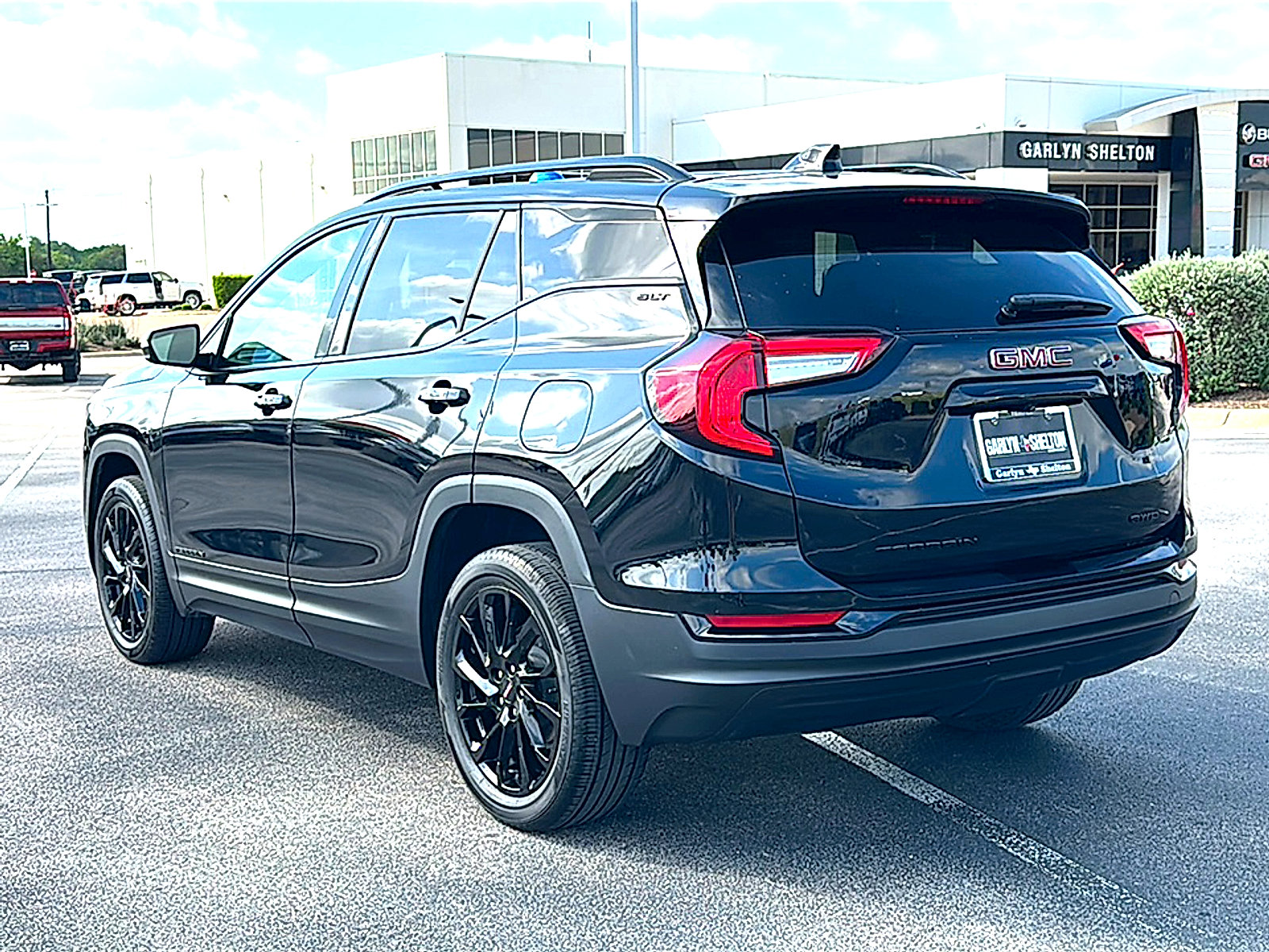 Used 2024 GMC Terrain SLT w/ Elevation Edition AWD/4WD image 6