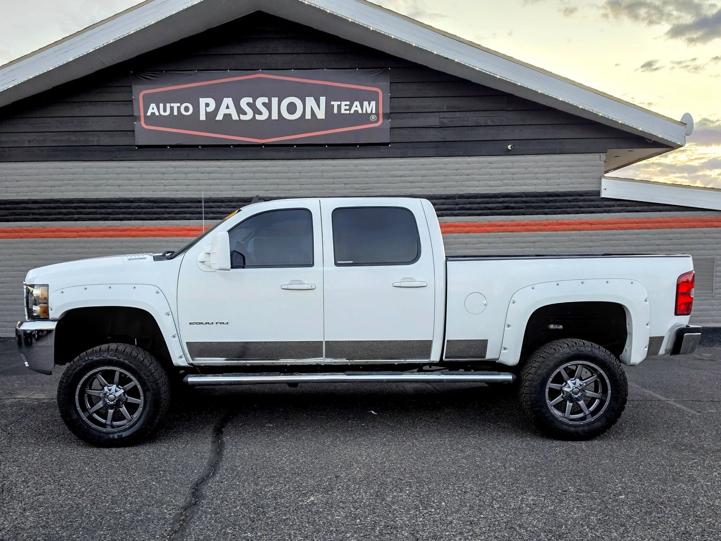 Used 2010 Chevrolet Silverado 2500 LTZ AWD/4WD image 2