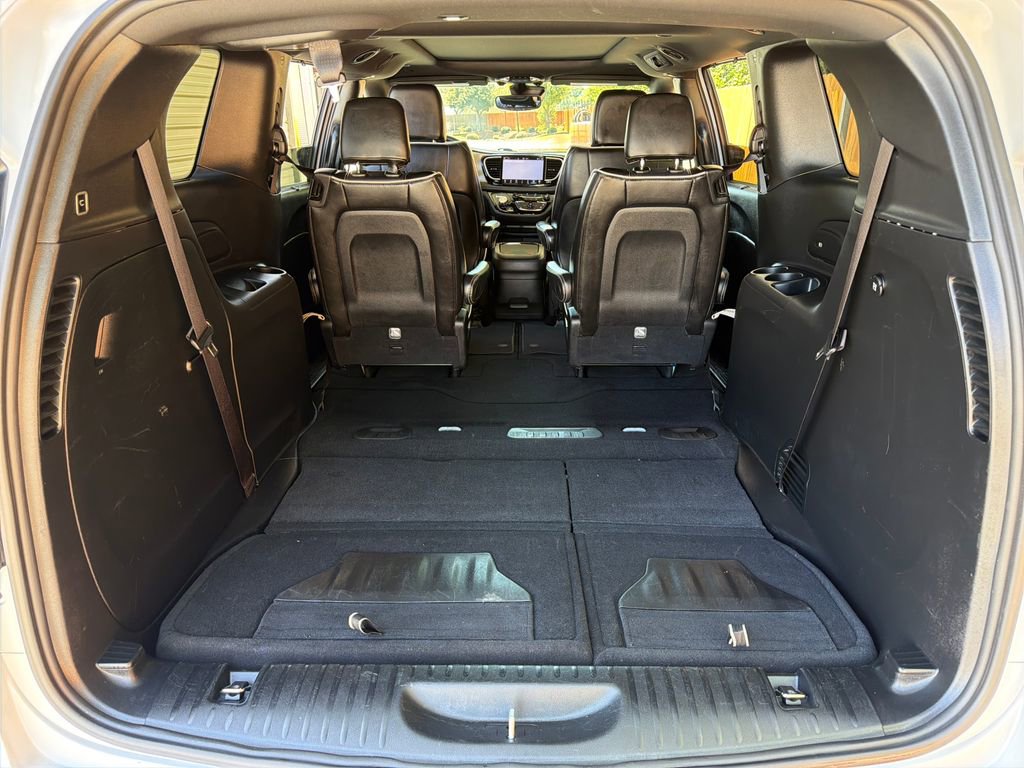 Used 2025 Chrysler Pacifica Limited FWD image 37