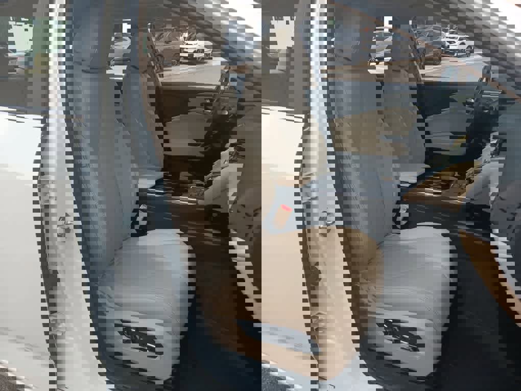 Used 2023 Acura TLX image 9