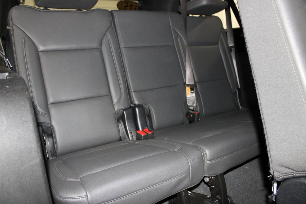 Used 2025 Chevrolet Suburban LT image 31