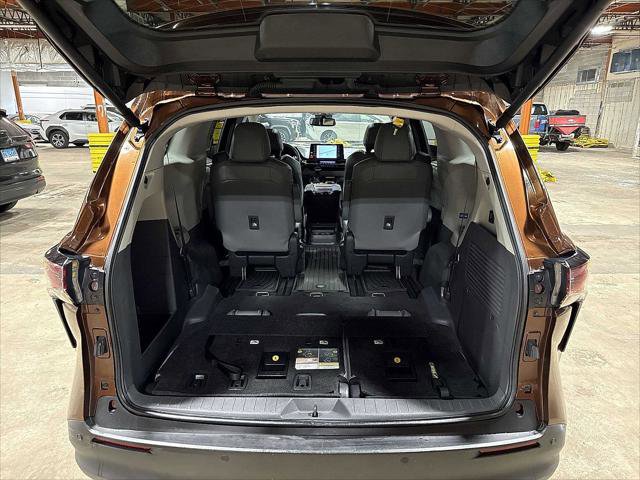 Certified 2023 Toyota Sienna XLE w/ XLE Plus Package image 11