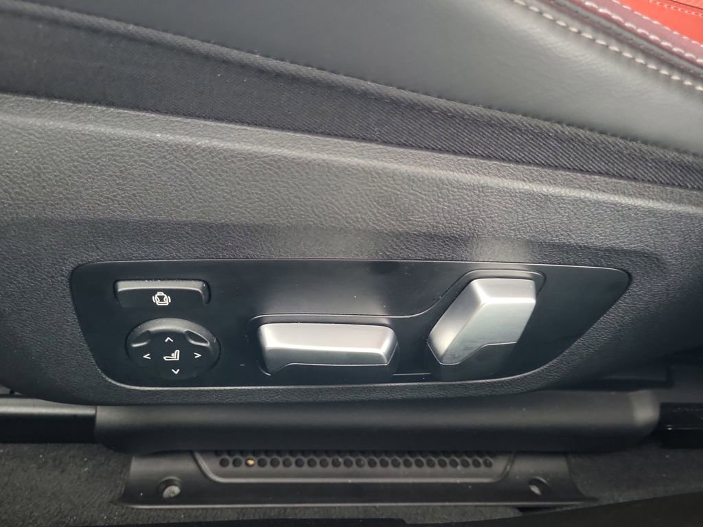 Used 2025 BMW M850i xDrive image 16