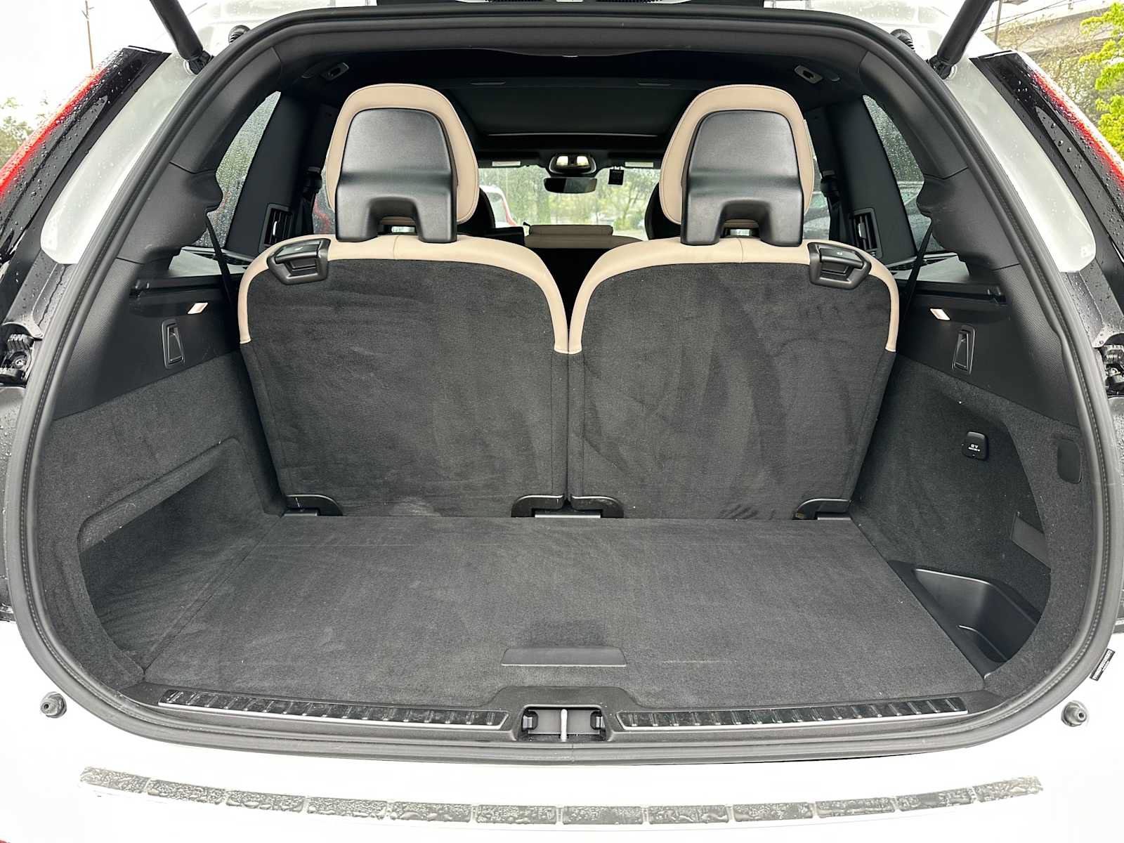 Used 2025 Volvo XC90 B6 Plus w/ Protection Package Premier AWD/4WD image 14