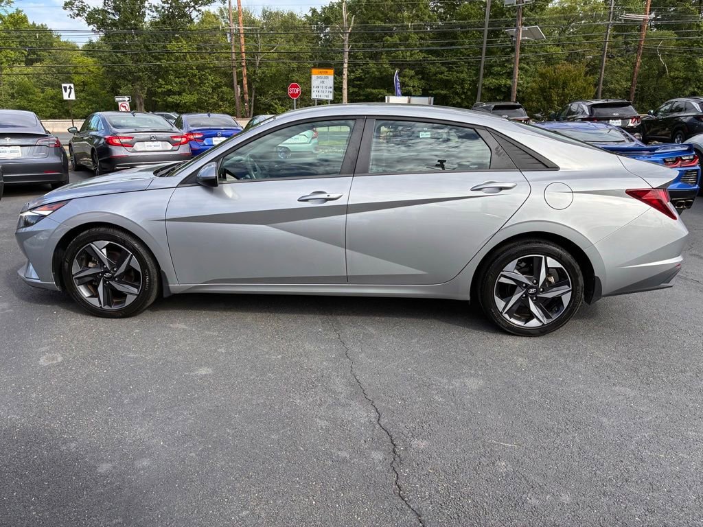 Used 2023 Hyundai Elantra SEL w/ Convenience Package FWD image 4