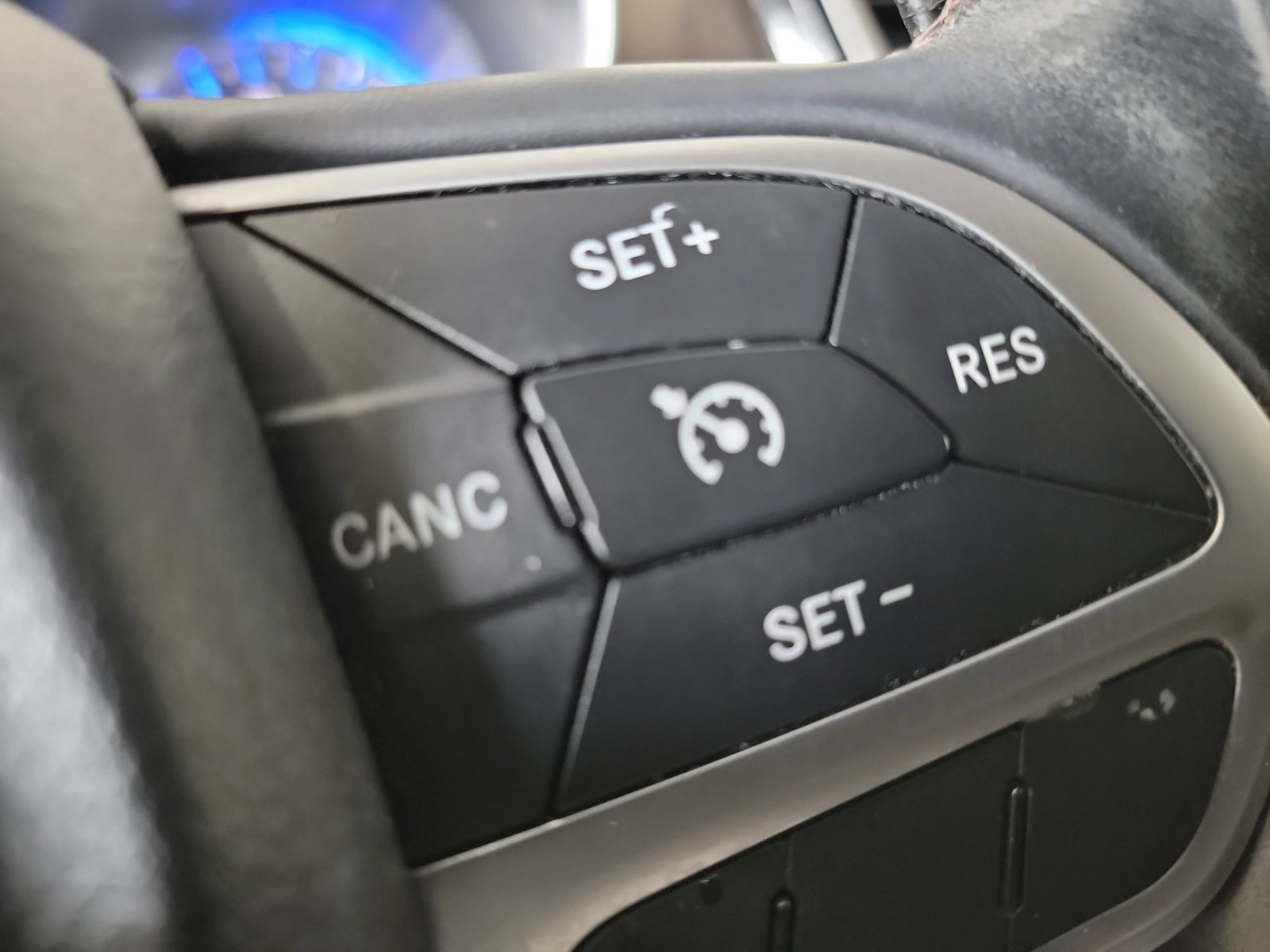 Used 2017 Chrysler Pacifica Touring-L FWD image 33
