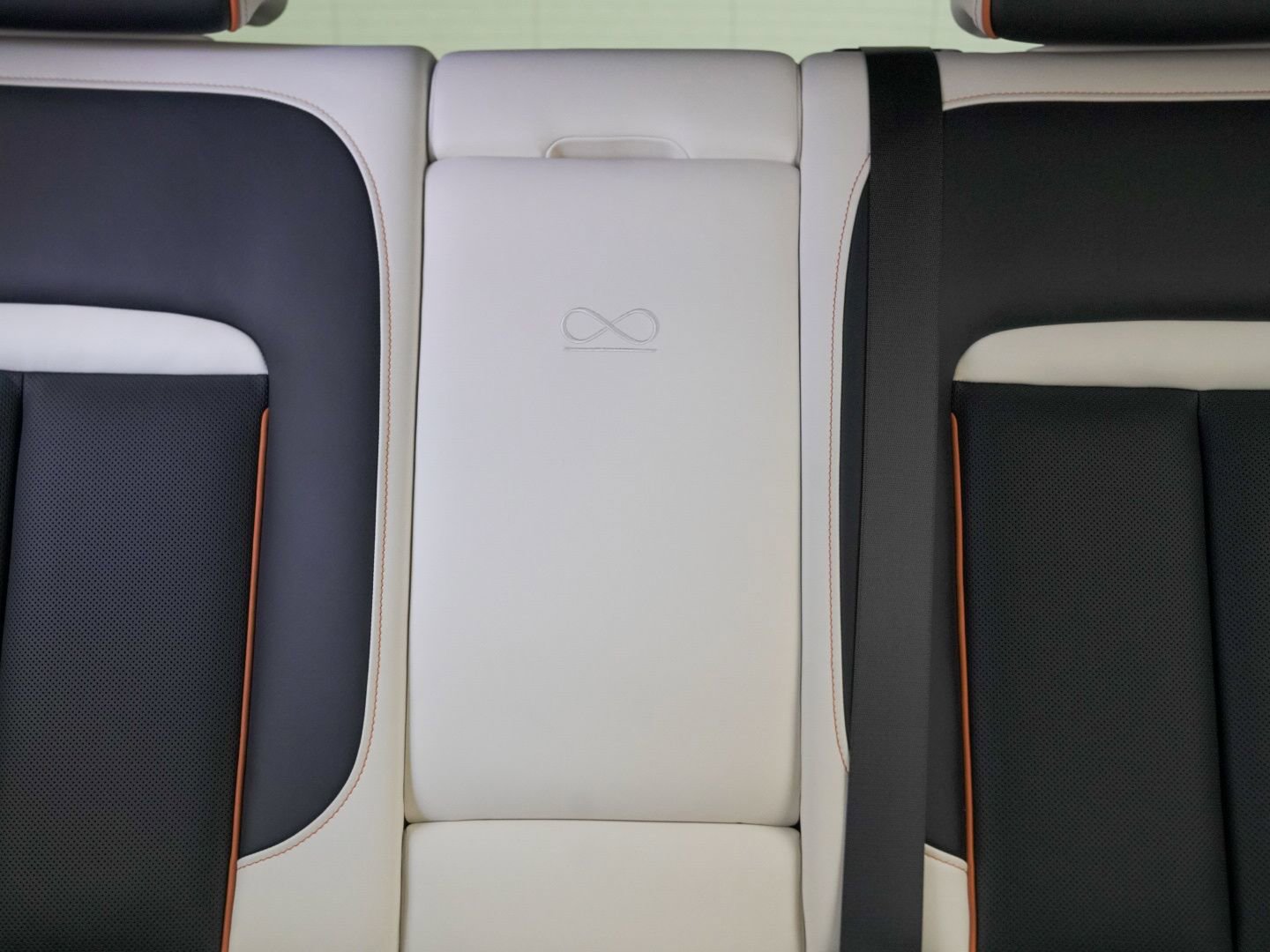 New 2026 Rolls-Royce Cullinan Black Badge image 31