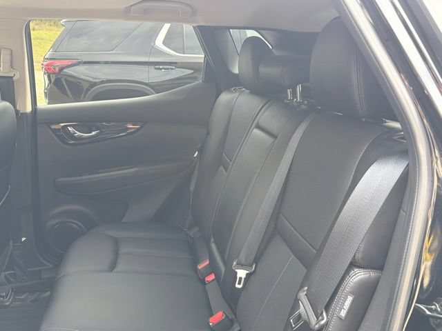 Used 2022 Nissan Rogue Sport SL w/ Premium Package FWD image 14