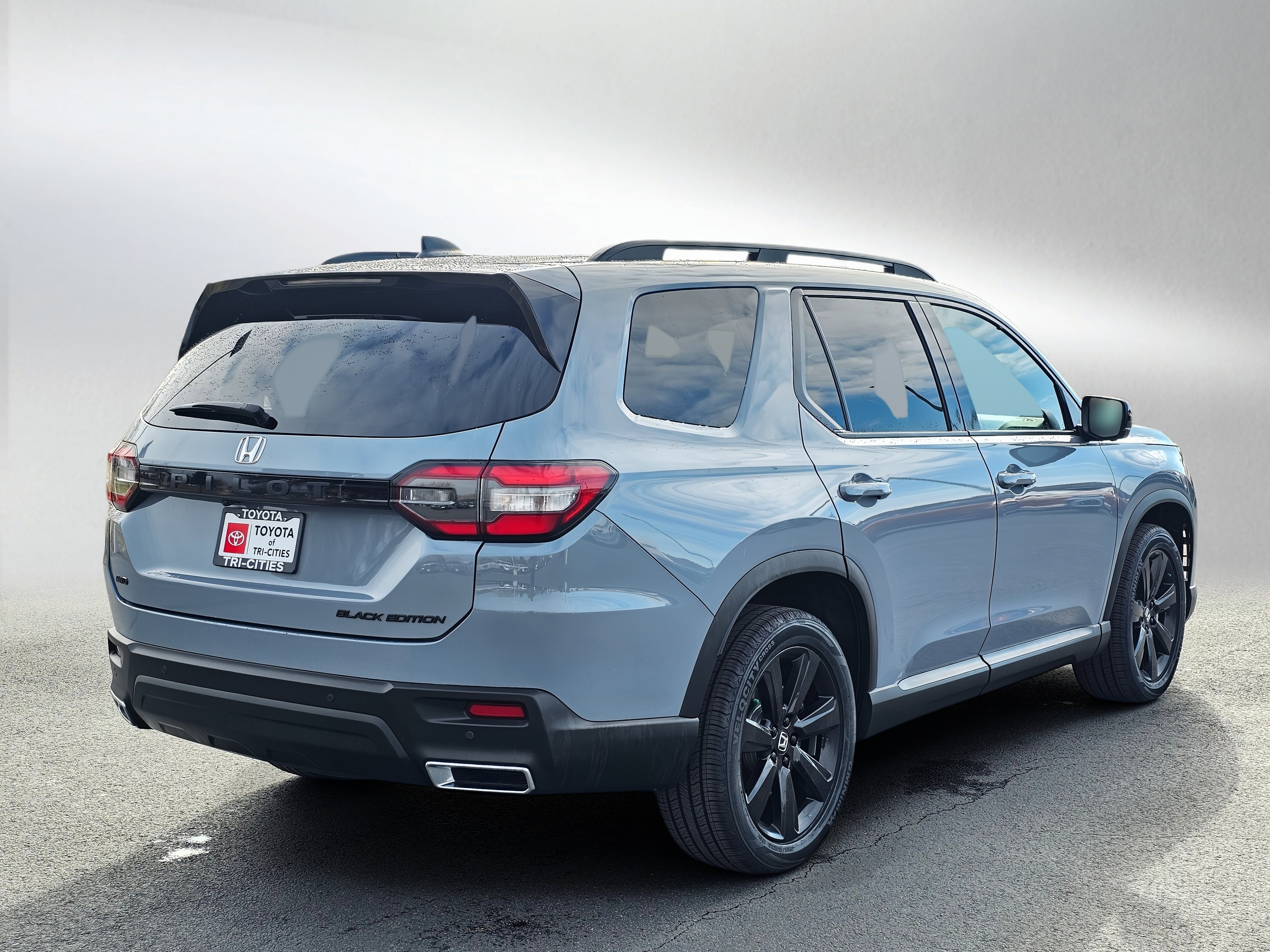 Used 2025 Honda Pilot Black Edition image 5