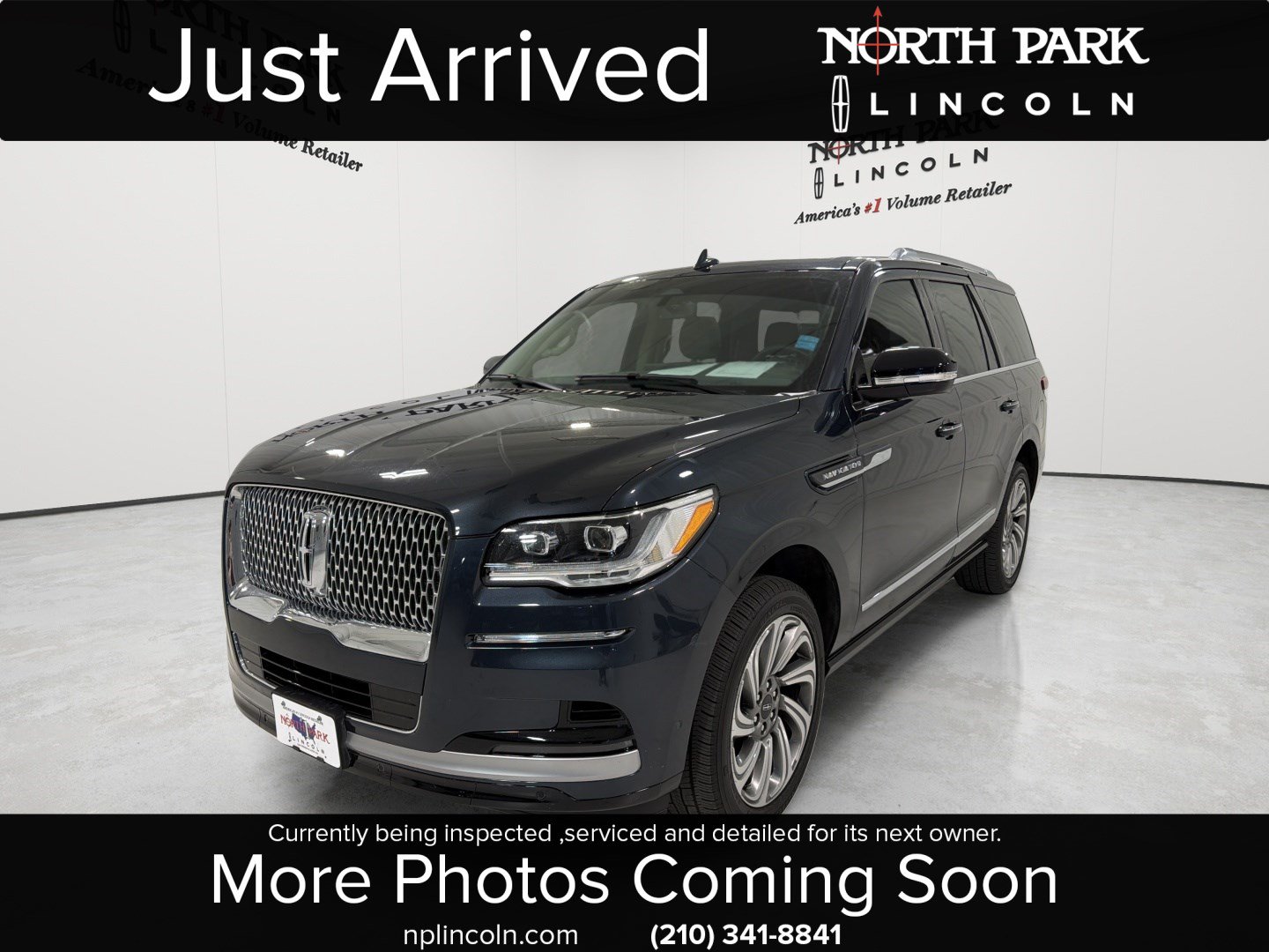 Used 2022 Lincoln Navigator 2WD image 1
