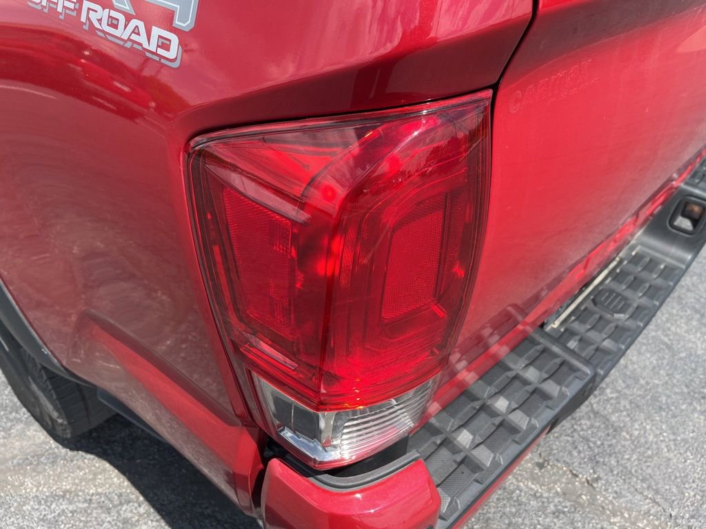 Used 2017 Toyota Tacoma TRD Off-Road w/ Premium & Technology Package AWD/4WD image 22