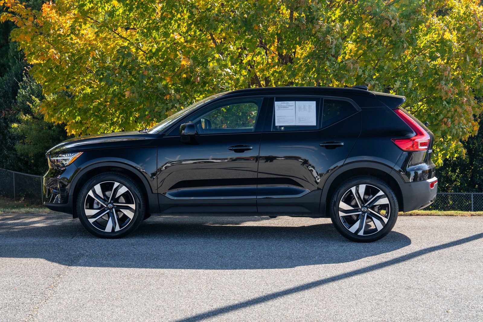 Used 2024 Volvo XC40 B5 Ultimate w/ Protection Package Premier image 3
