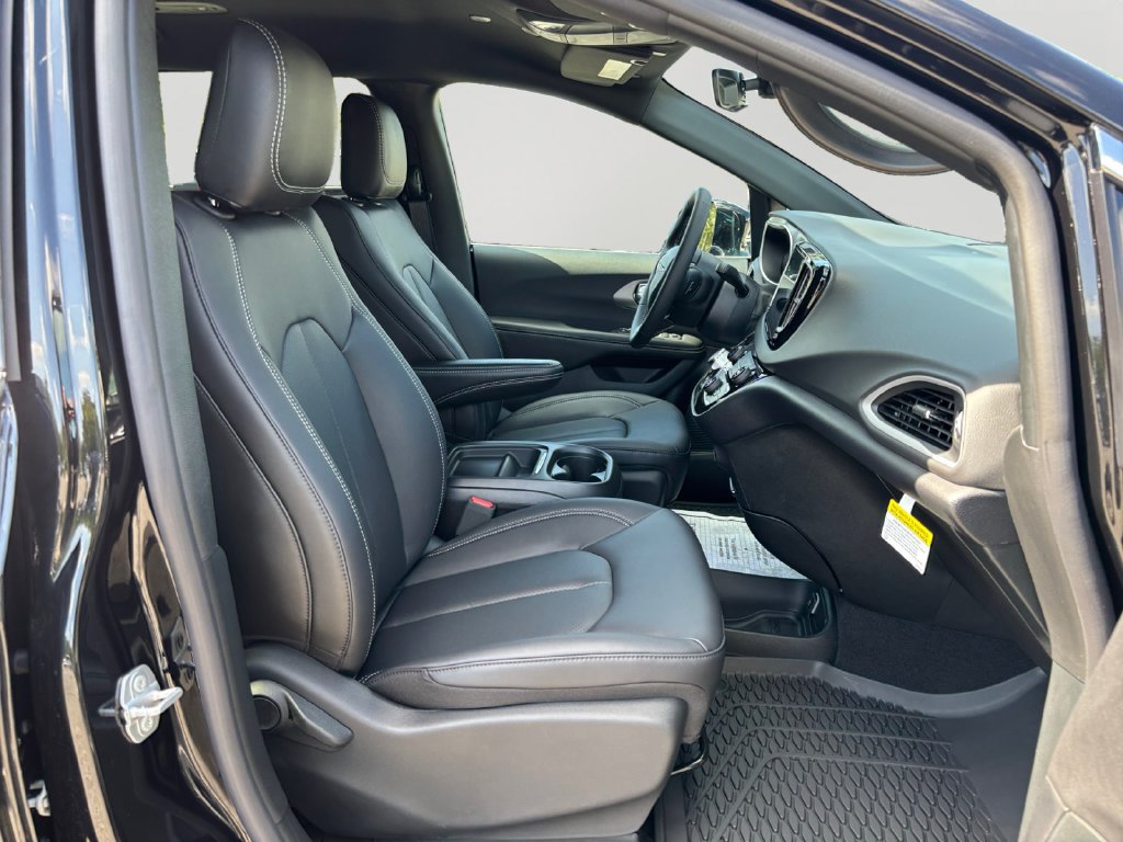 New 2027 Chrysler Pacifica LX FWD image 12