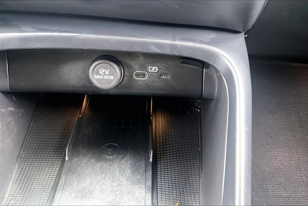 Certified 2023 Volvo C40 P8 Recharge Plus AWD/4WD image 34