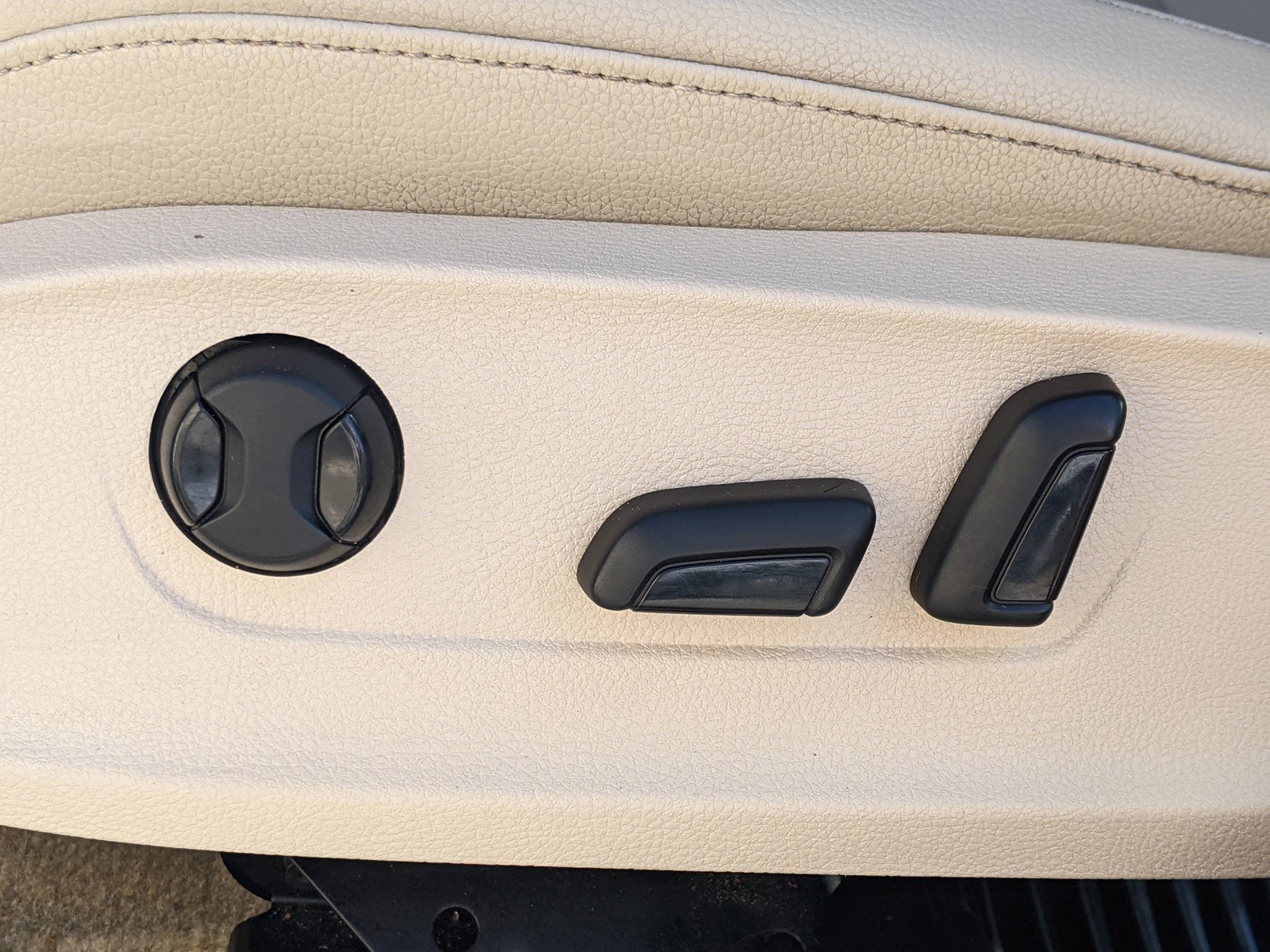 Used 2015 Volkswagen Passat 1.8T Limited Edition image 16