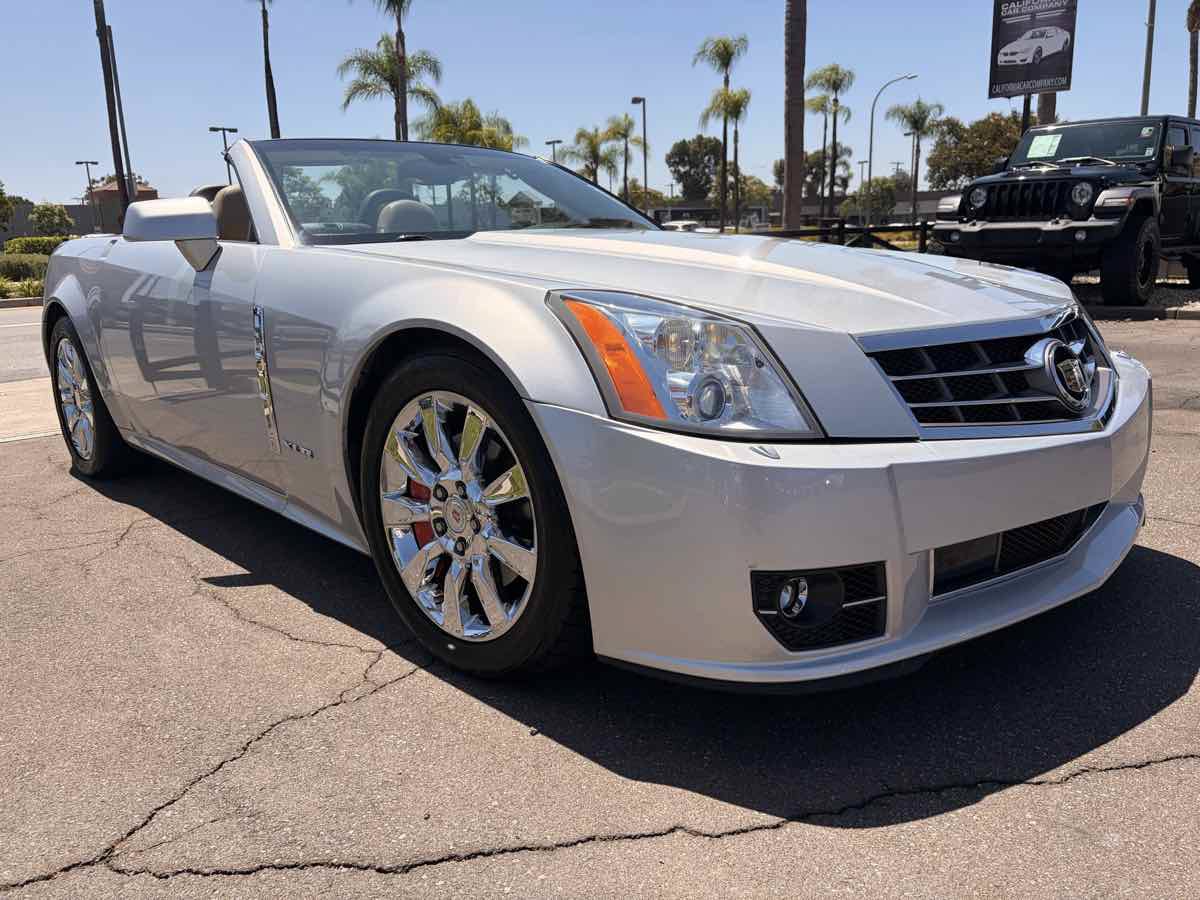 Used 2009 Cadillac XLR RWD image 10