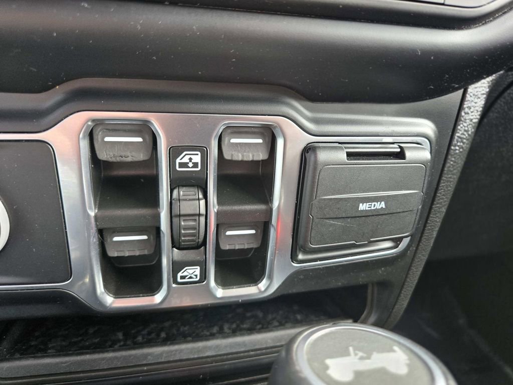 Certified 2021 Jeep Wrangler Unlimited Sahara image 34