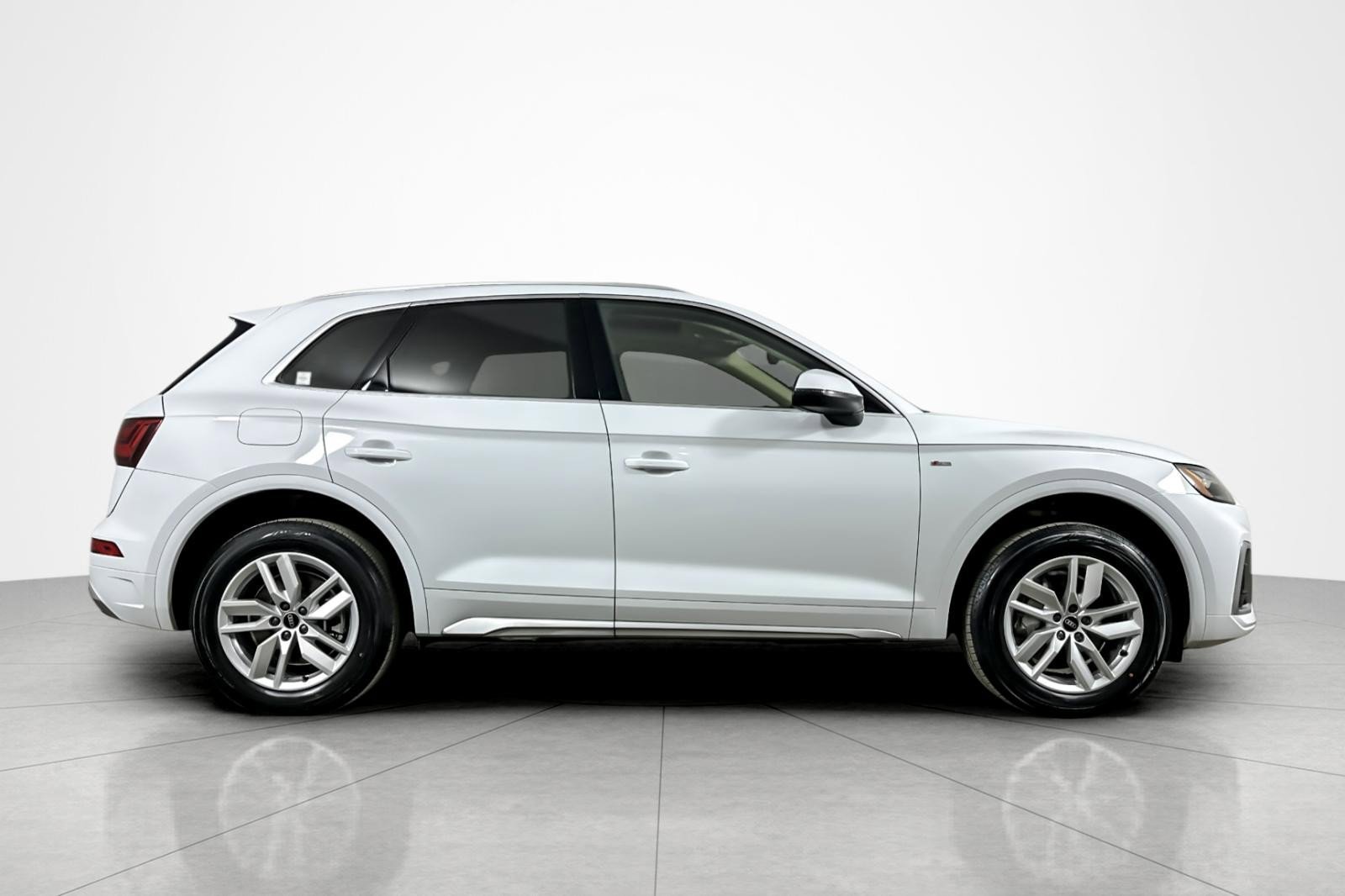 Used 2023 Audi Q5 2.0T Premium w/ Convenience Package AWD/4WD image 6