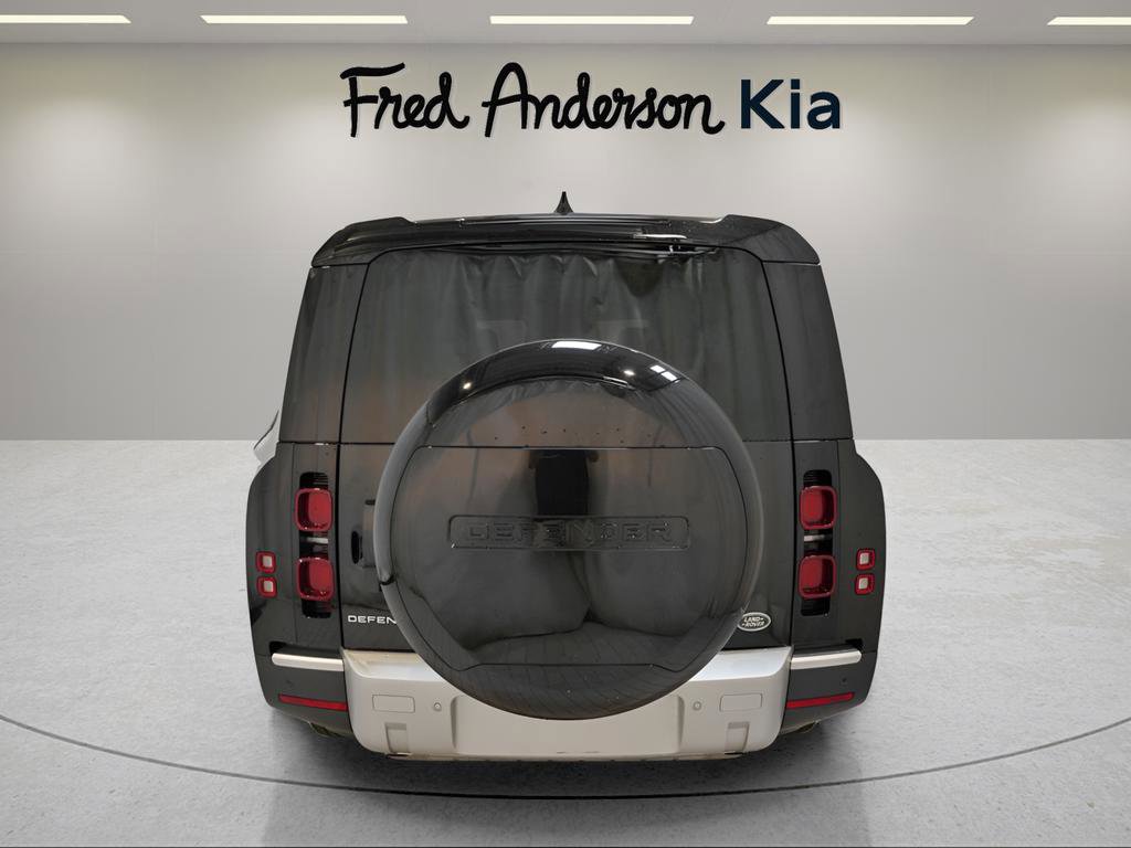 Used 2023 Land Rover Defender 130 SE image 5