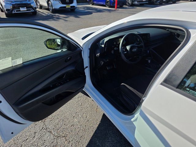 Certified 2025 Hyundai Elantra Sport image 33