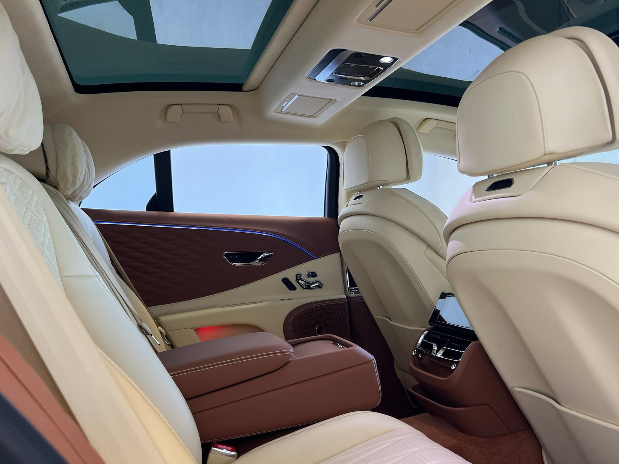 Used 2023 Bentley Flying Spur W12 AWD/4WD image 24