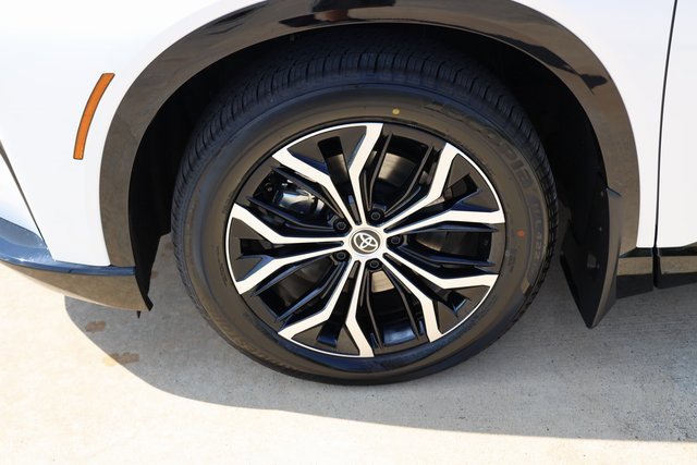 New 2025 Toyota Crown Signia image 9