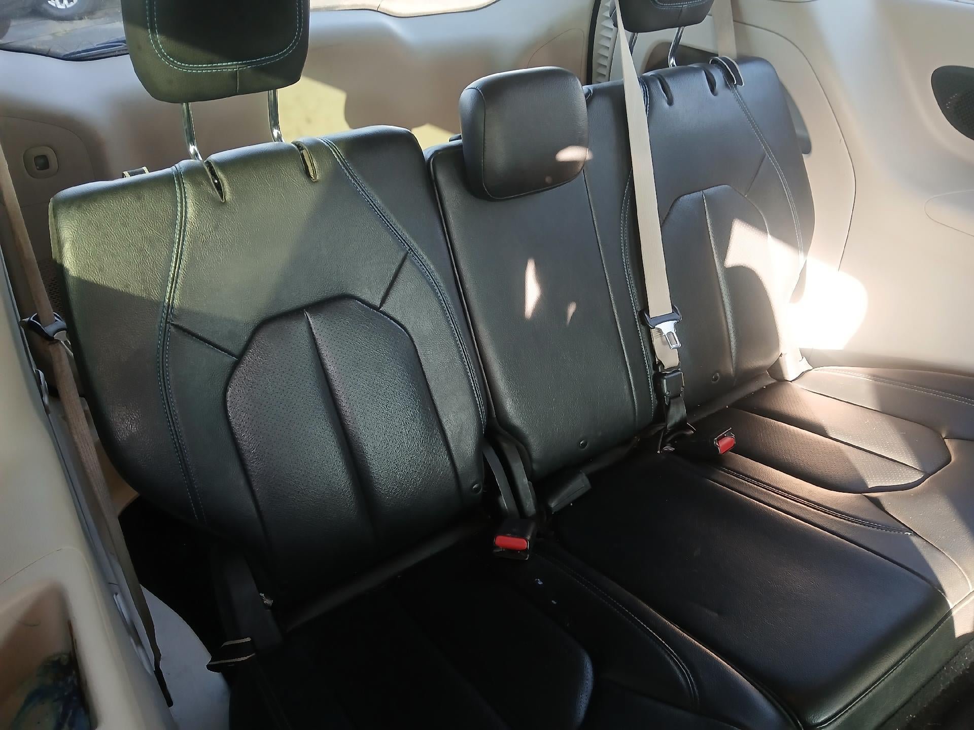 Used 2021 Chrysler Pacifica Touring-L w/ Premium & Safety Sphere Group FWD image 22