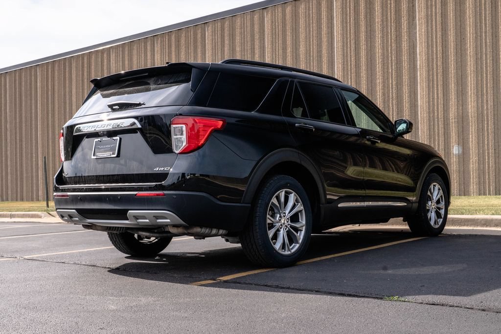 Used 2022 Ford Explorer XLT w/ Equipment Group 202A AWD/4WD image 9