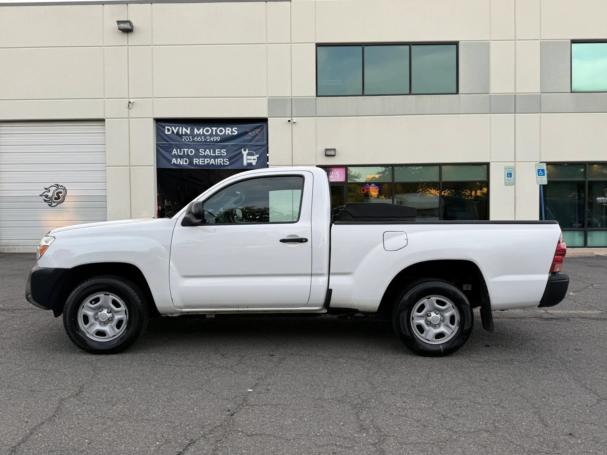Used 2014 Toyota Tacoma 2WD Regular Cab image 10