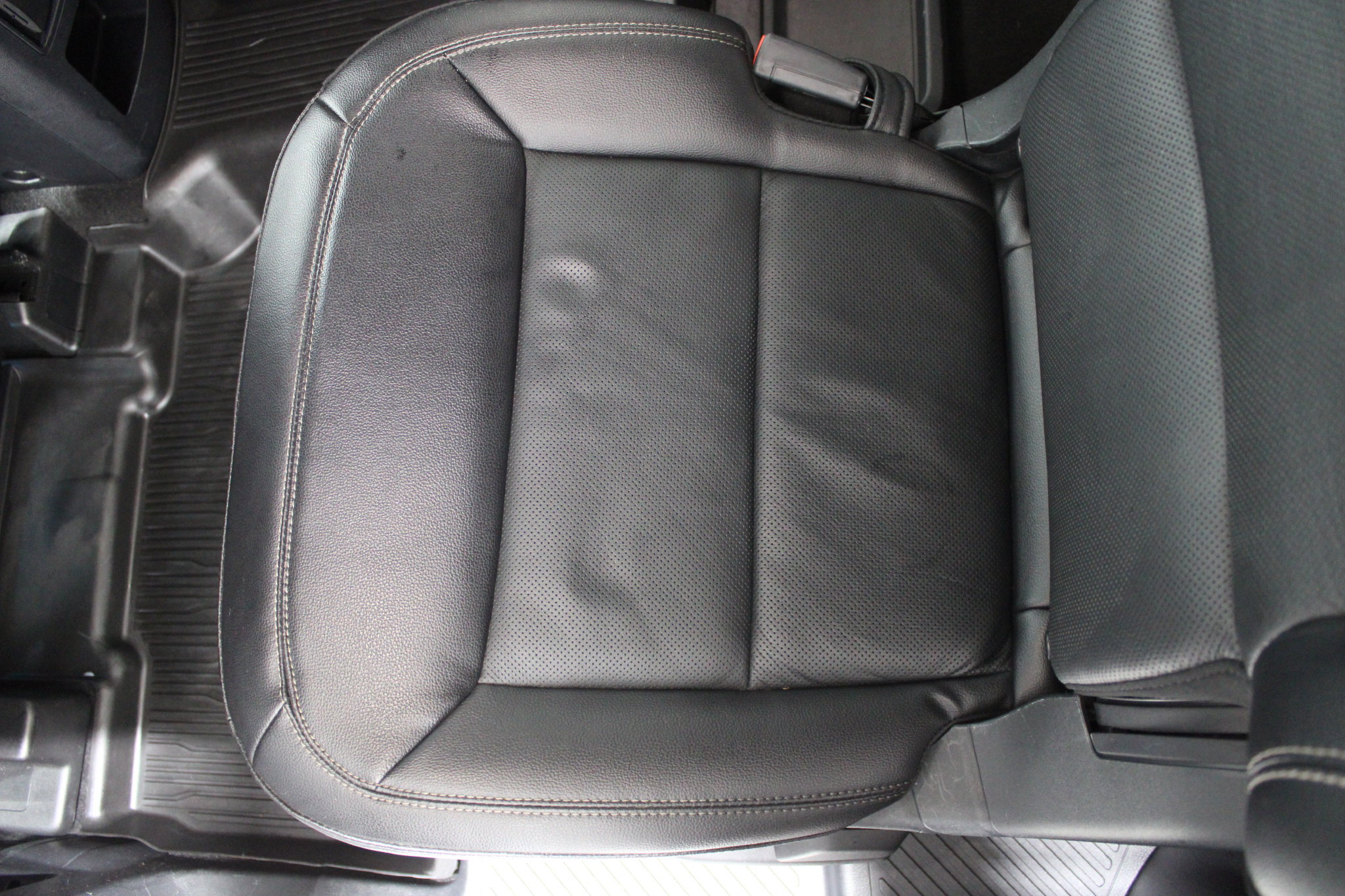 Used 2021 Ford Explorer Limited w/ Equipment Group 301A AWD/4WD image 16