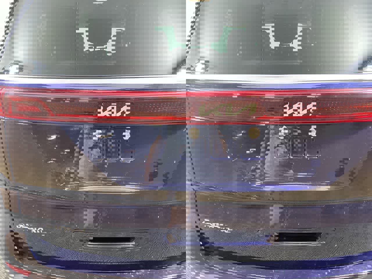 Used 2024 Kia Carnival LX image 17