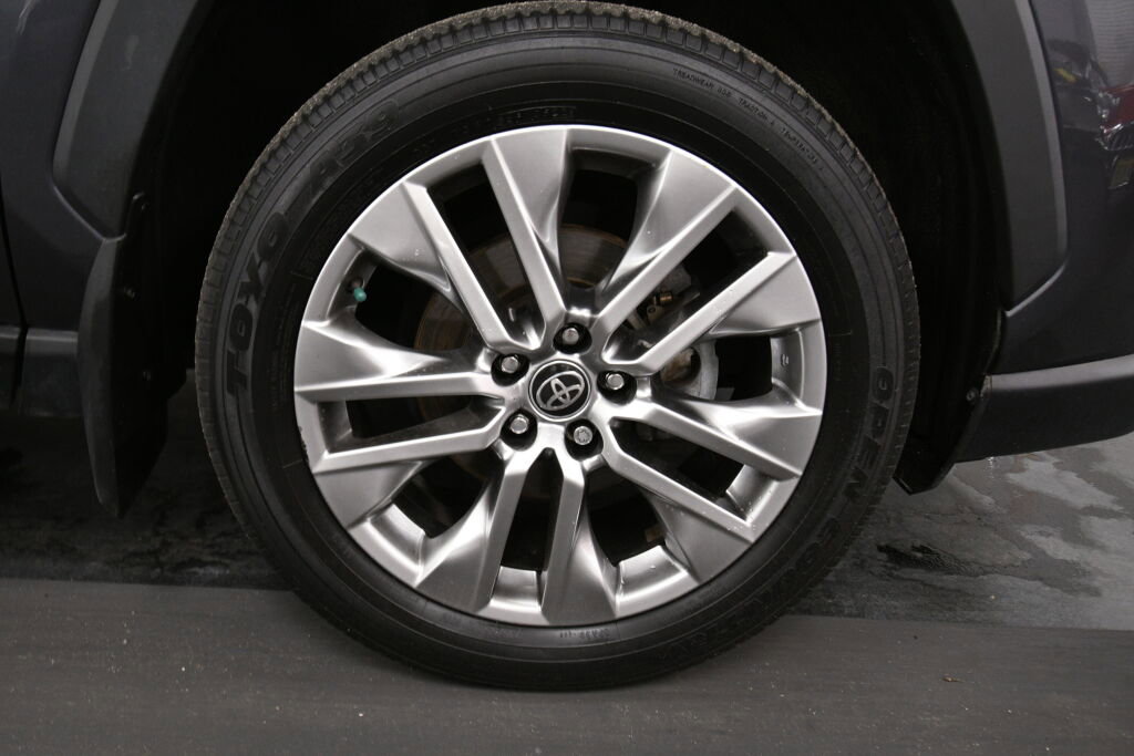 Used 2023 Toyota RAV4 XLE Premium AWD/4WD image 32