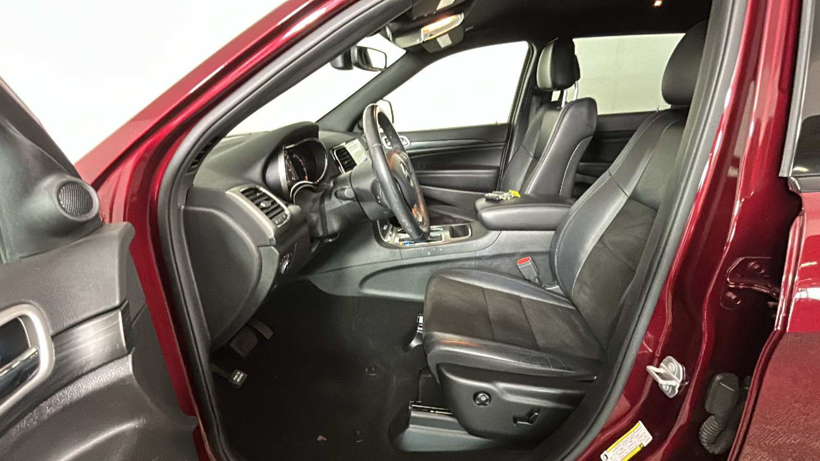 Used 2020 Jeep Grand Cherokee Altitude AWD/4WD image 14